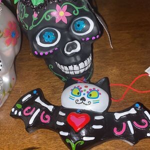 5 Halloween Ornaments Sugar skulls bat